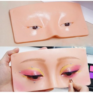 Manekin per praktike makeup